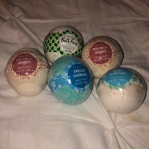 5 Bath & Body Works Bath Bombs✨